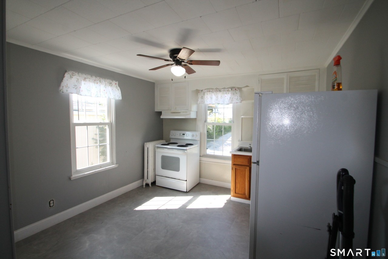 2505 E Main St - Photo 4 of 9