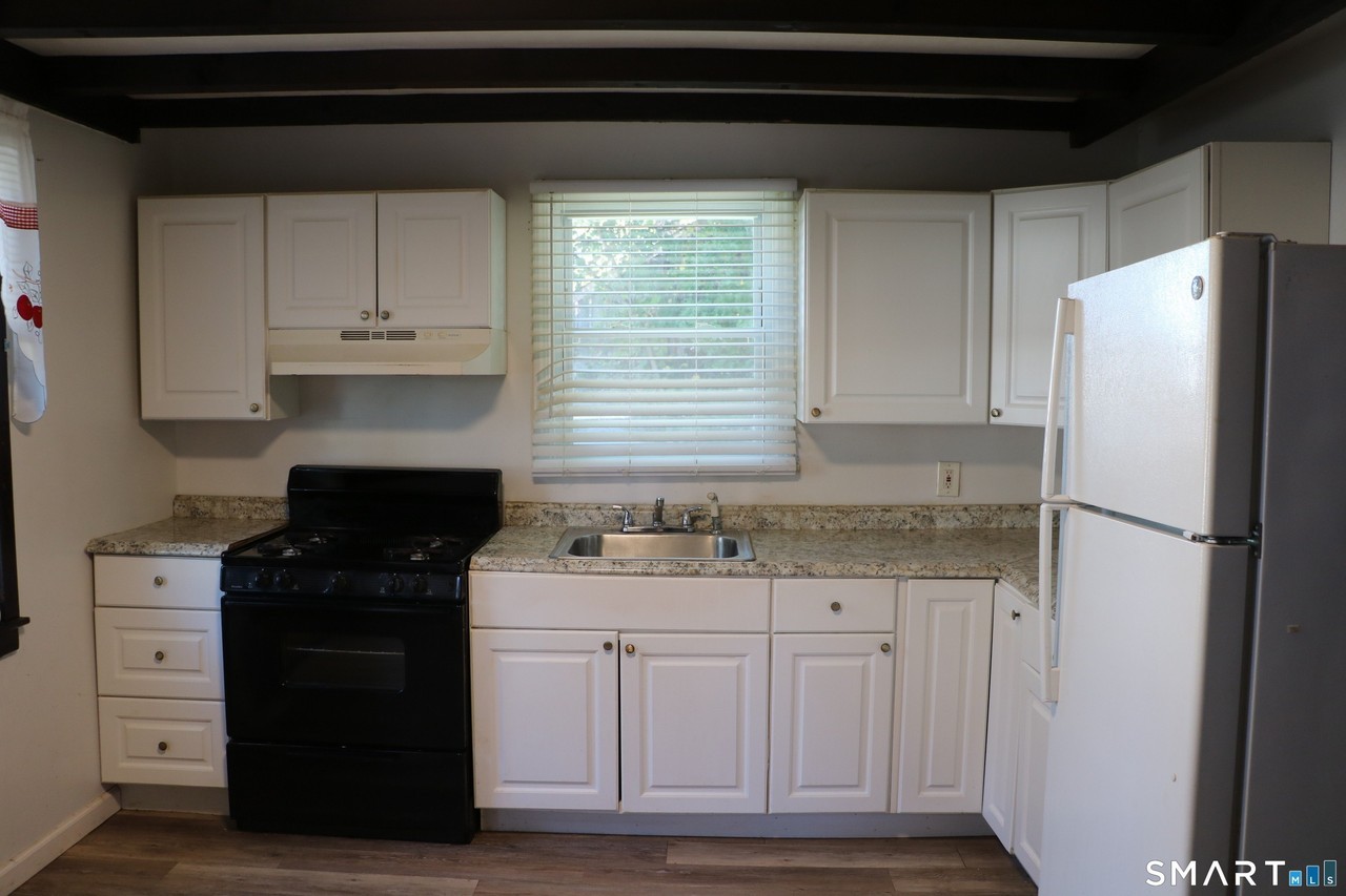 51 Alexander Dr - Photo 3 of 26