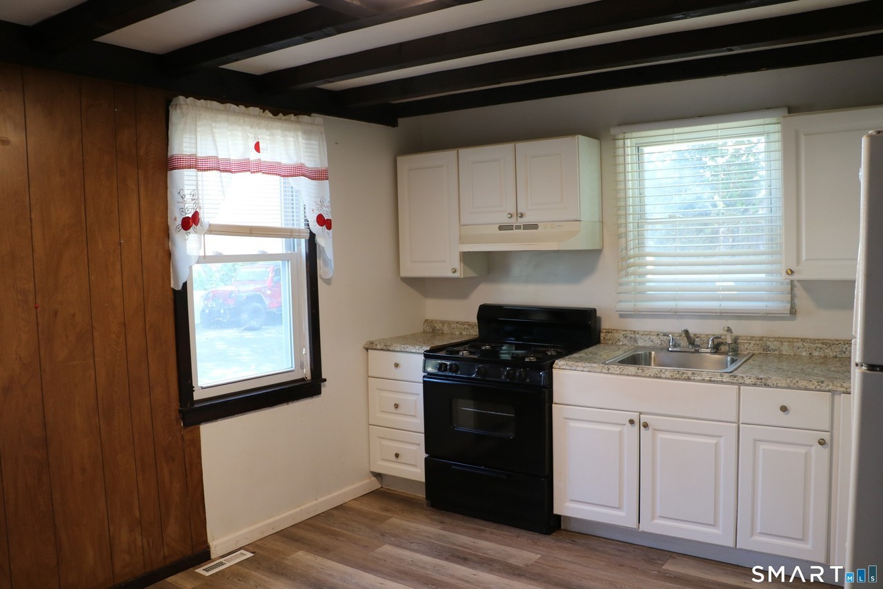51 Alexander Dr - Photo 4 of 26
