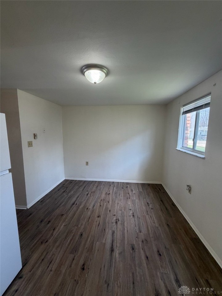 320 Grove St - Photo 5 of 12