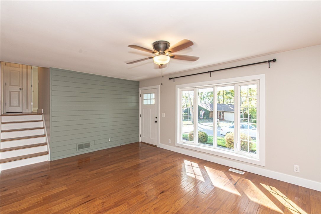 500 Whispering Pines St - Photo 4 of 27