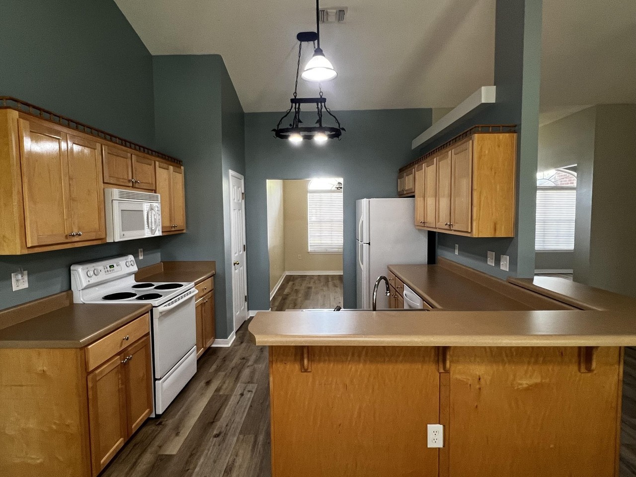 5301 Ten Point Dr - Photo 6 of 34