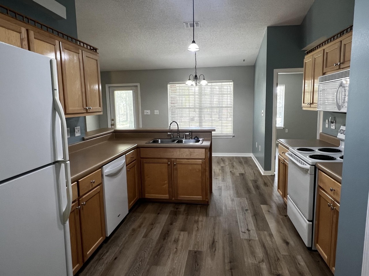 5301 Ten Point Dr - Photo 7 of 34