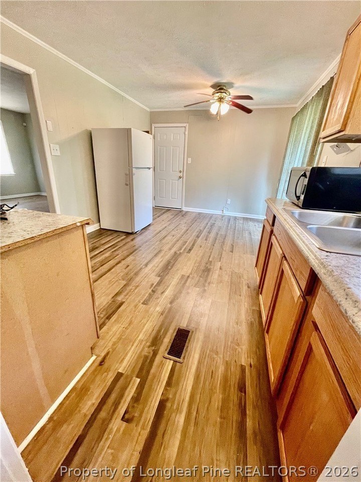 945 Lark Dr - Photo 3 of 15