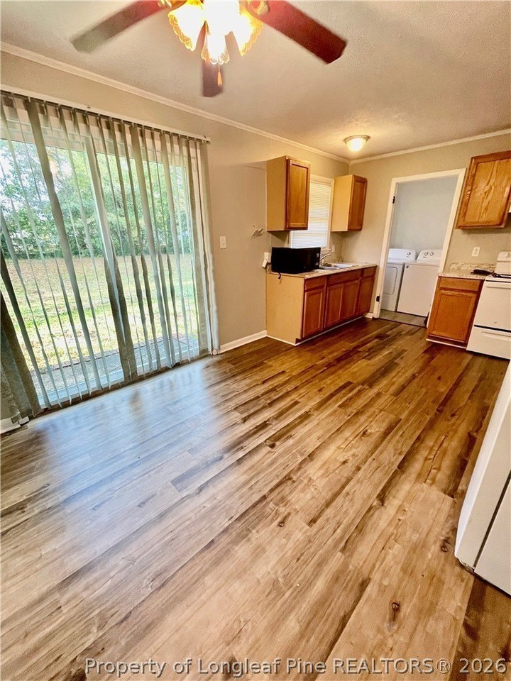 945 Lark Dr - Photo 4 of 15