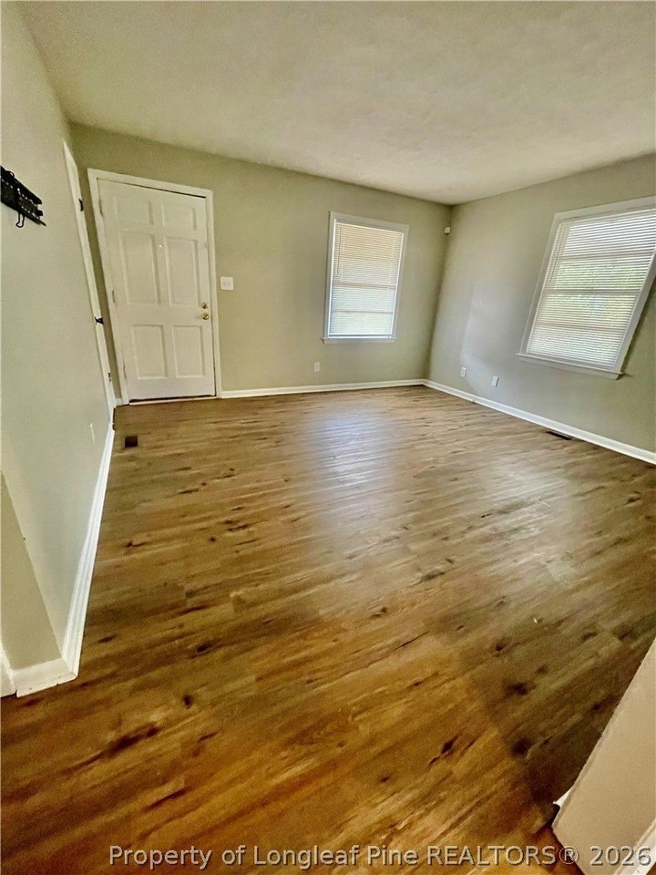 945 Lark Dr - Photo 5 of 15