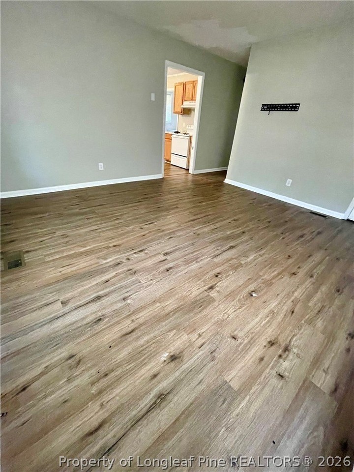 945 Lark Dr - Photo 6 of 15