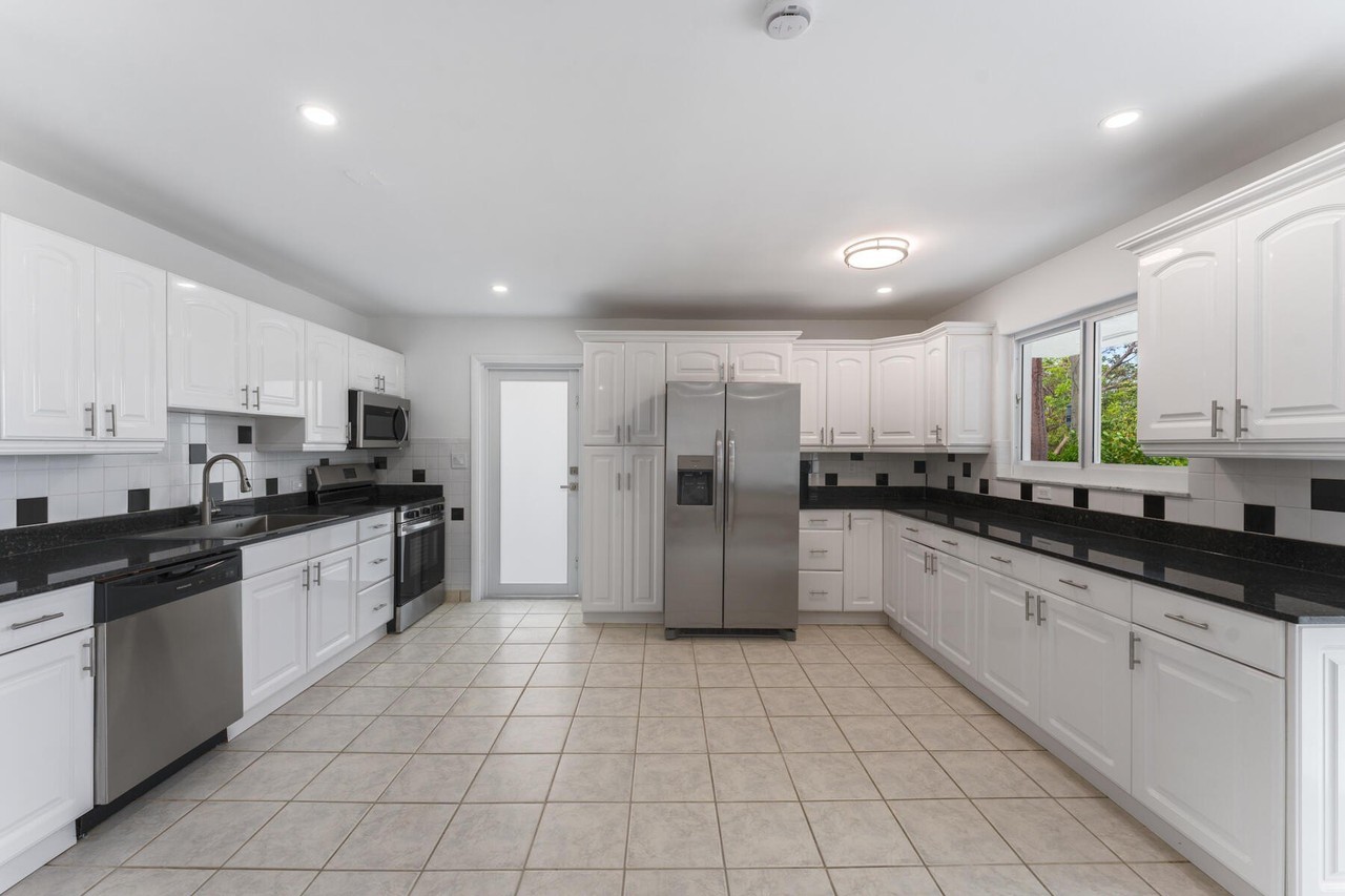 4 Norwood Ave - Photo 5 of 30