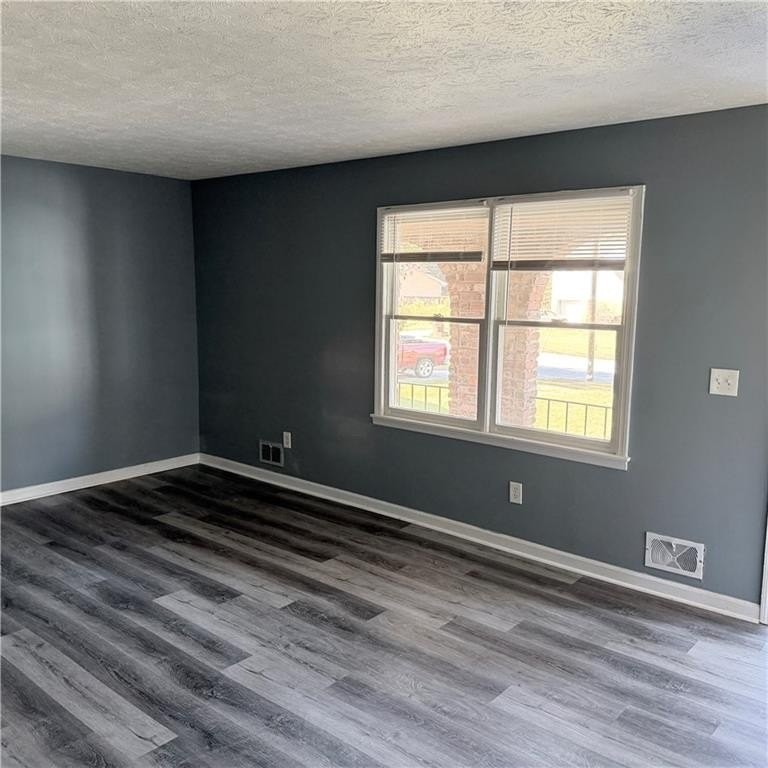 6565 Woodford Rd - Photo 2 of 17