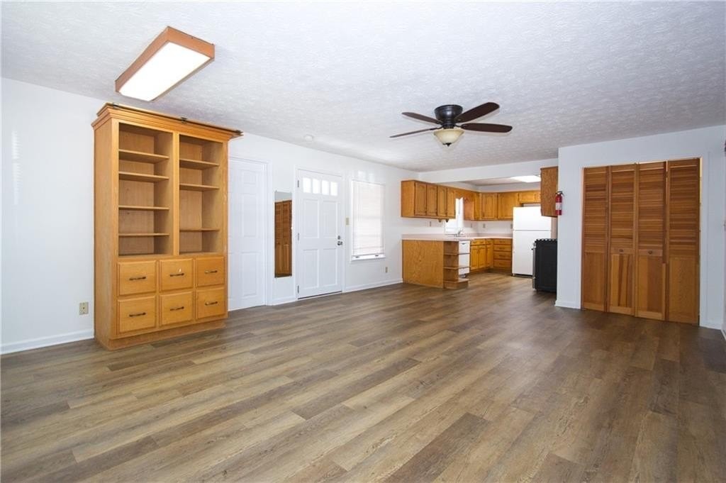 2977 Decatur Ave - Photo 5 of 25