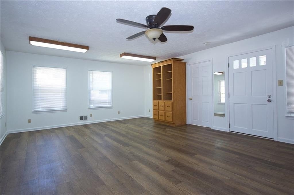 2977 Decatur Ave - Photo 6 of 25