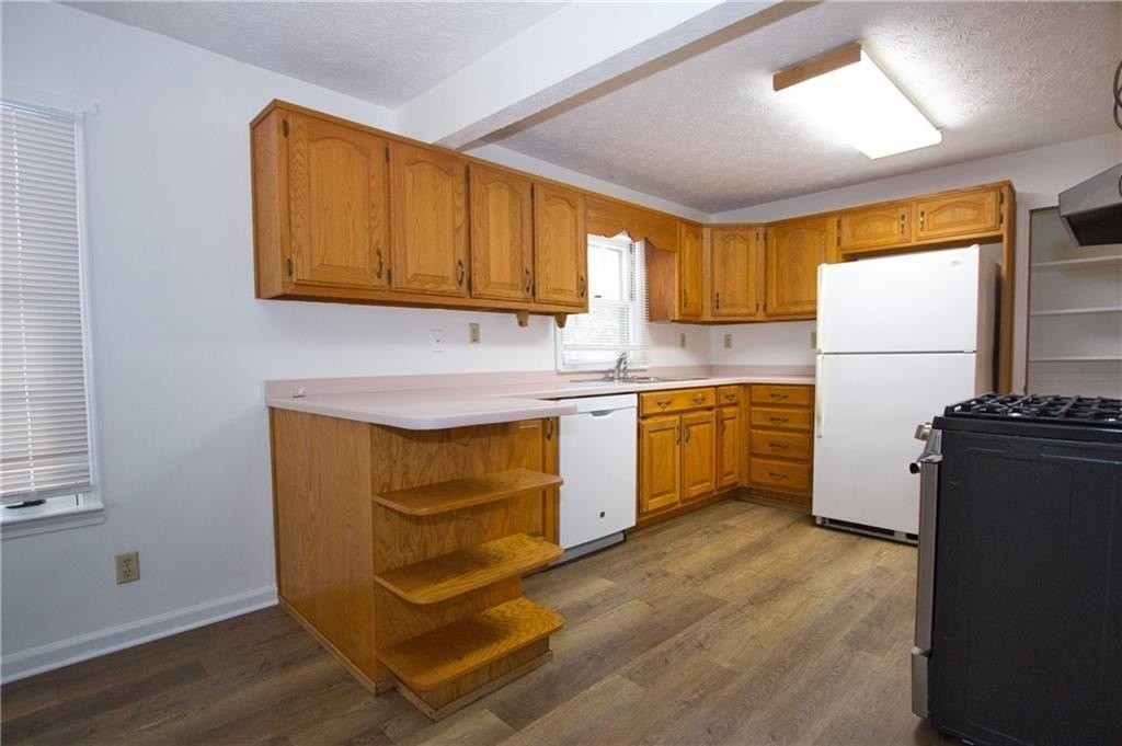 2977 Decatur Ave - Photo 7 of 25
