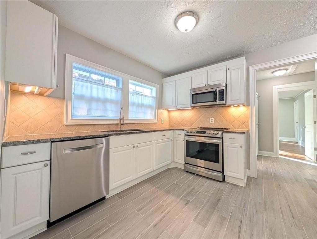 1357 Ormewood Ave Se - Photo 6 of 20