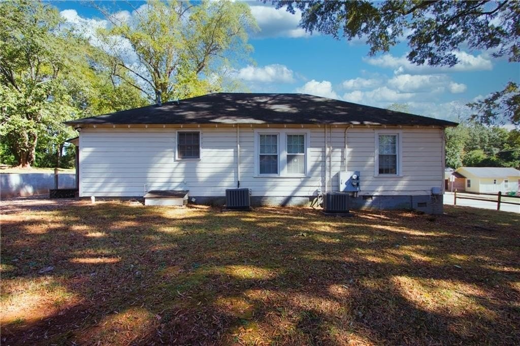 2976 Decatur Ave - Photo 4 of 16