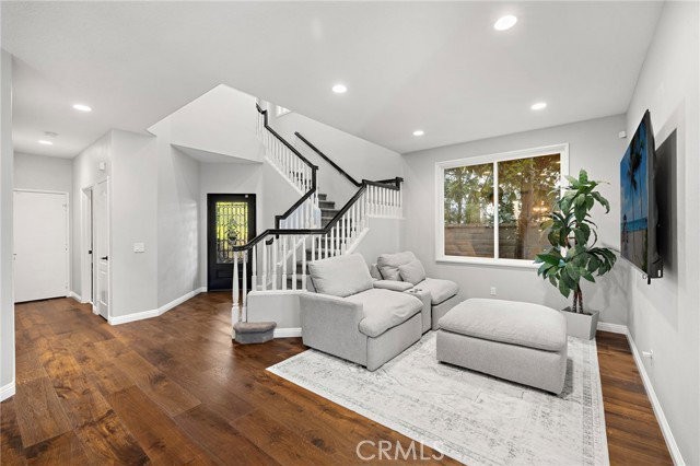 106 Dornoch Way - Photo 2 of 8