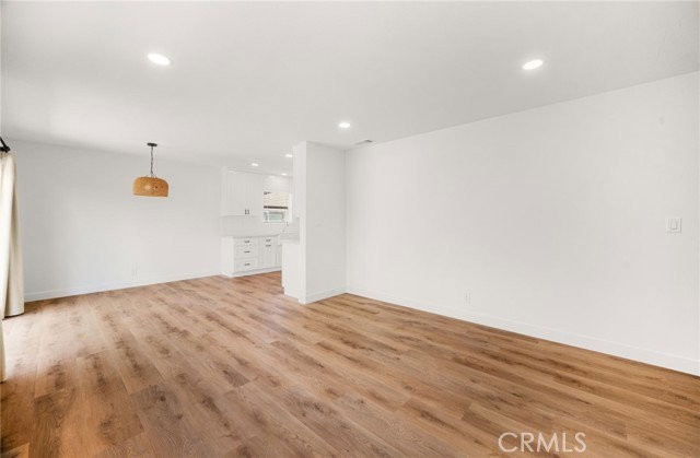 401 N Dexter St - Photo 7 of 8