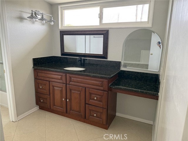 1711 Roanoke Ave - Photo 2 of 8