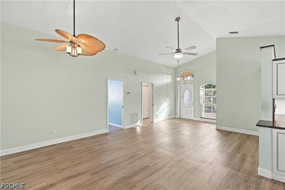 9273 Palm Island Cir - Photo 3 of 34