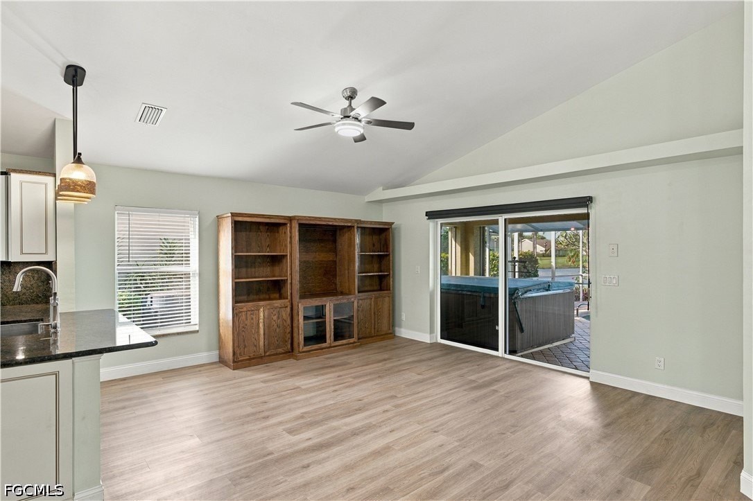 9273 Palm Island Cir - Photo 4 of 34