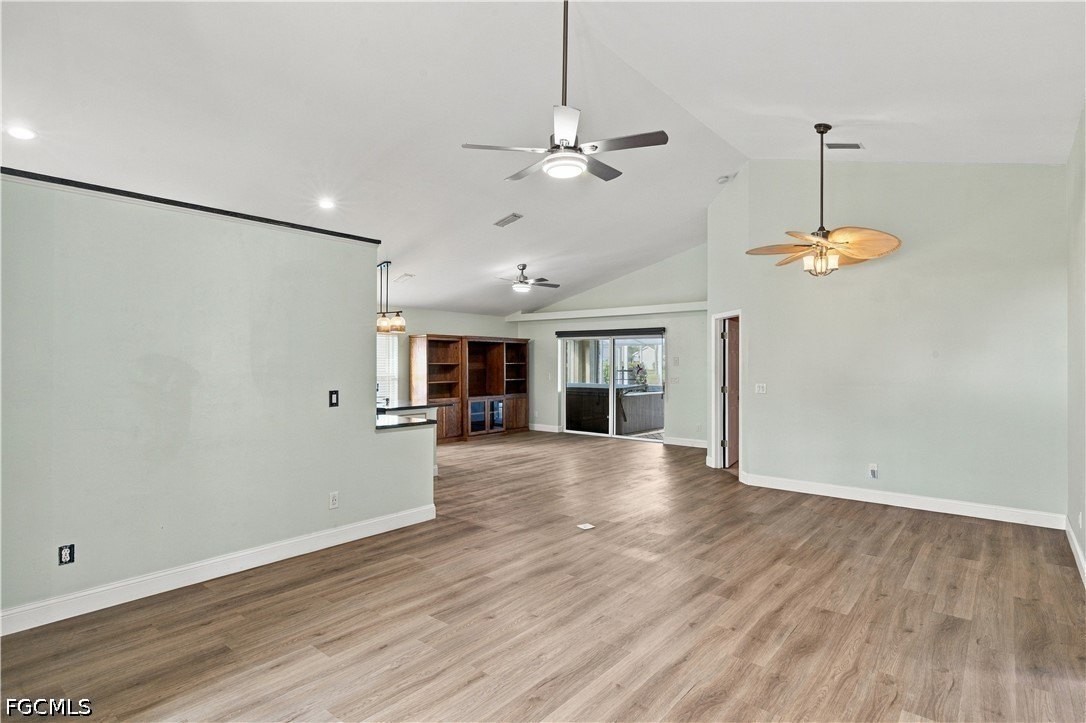 9273 Palm Island Cir - Photo 6 of 34