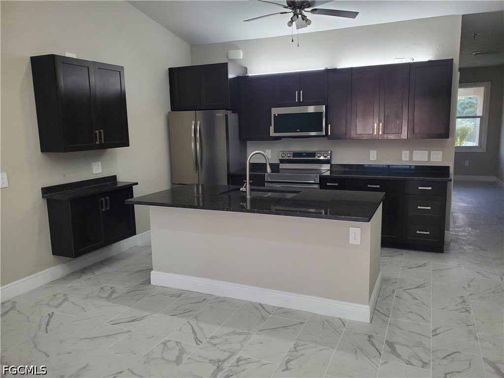 707 Circle Dr - Photo 4 of 10