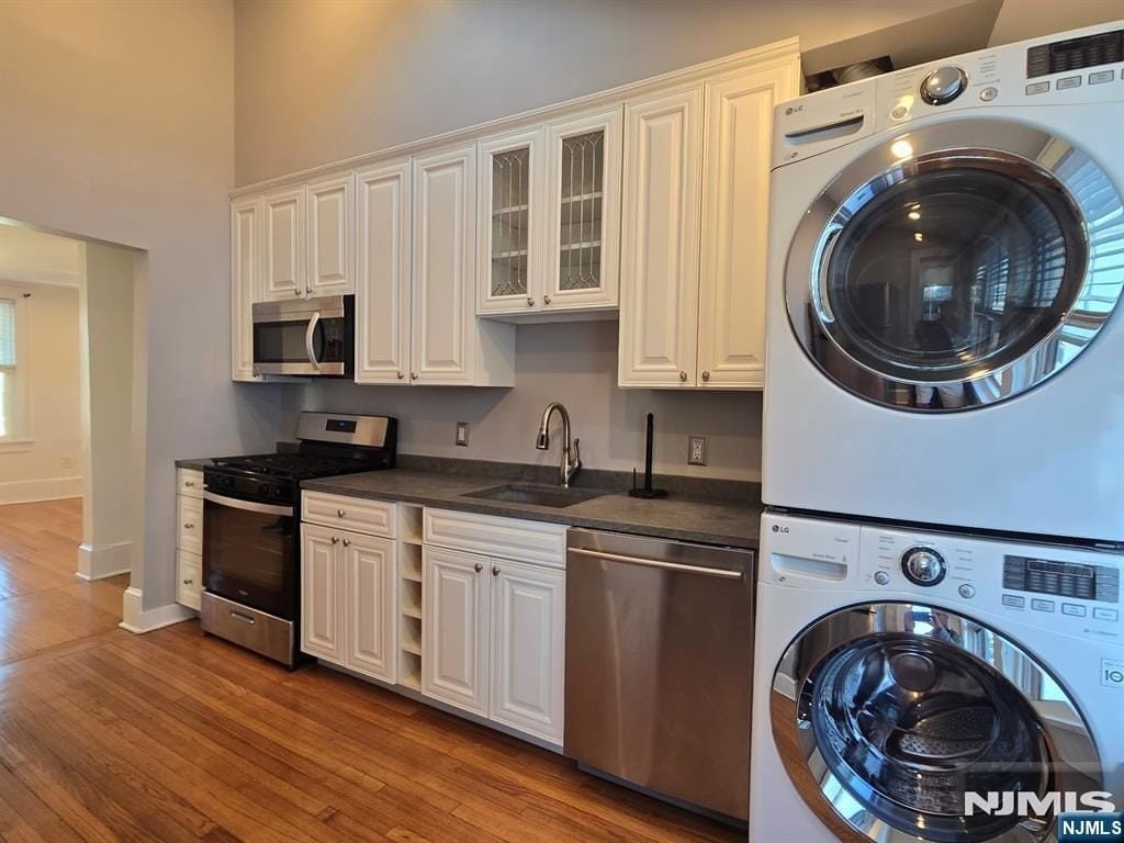 704 3rd Ave - Photo 7 of 17