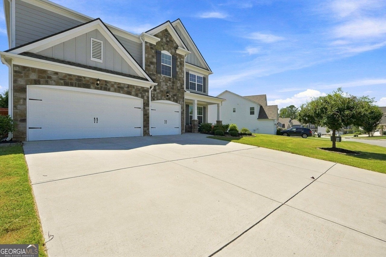 6715 Rambling Vale - Photo 3 of 48