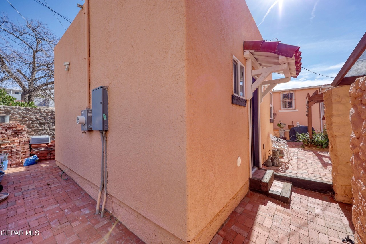 1101 E Robinson Ave #B - Photo 5 of 36