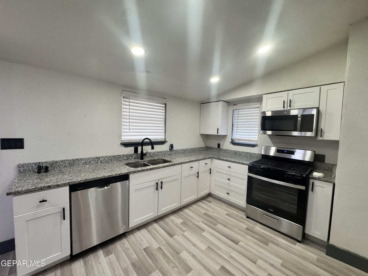 3800 Altura Ave - Photo 2 of 14