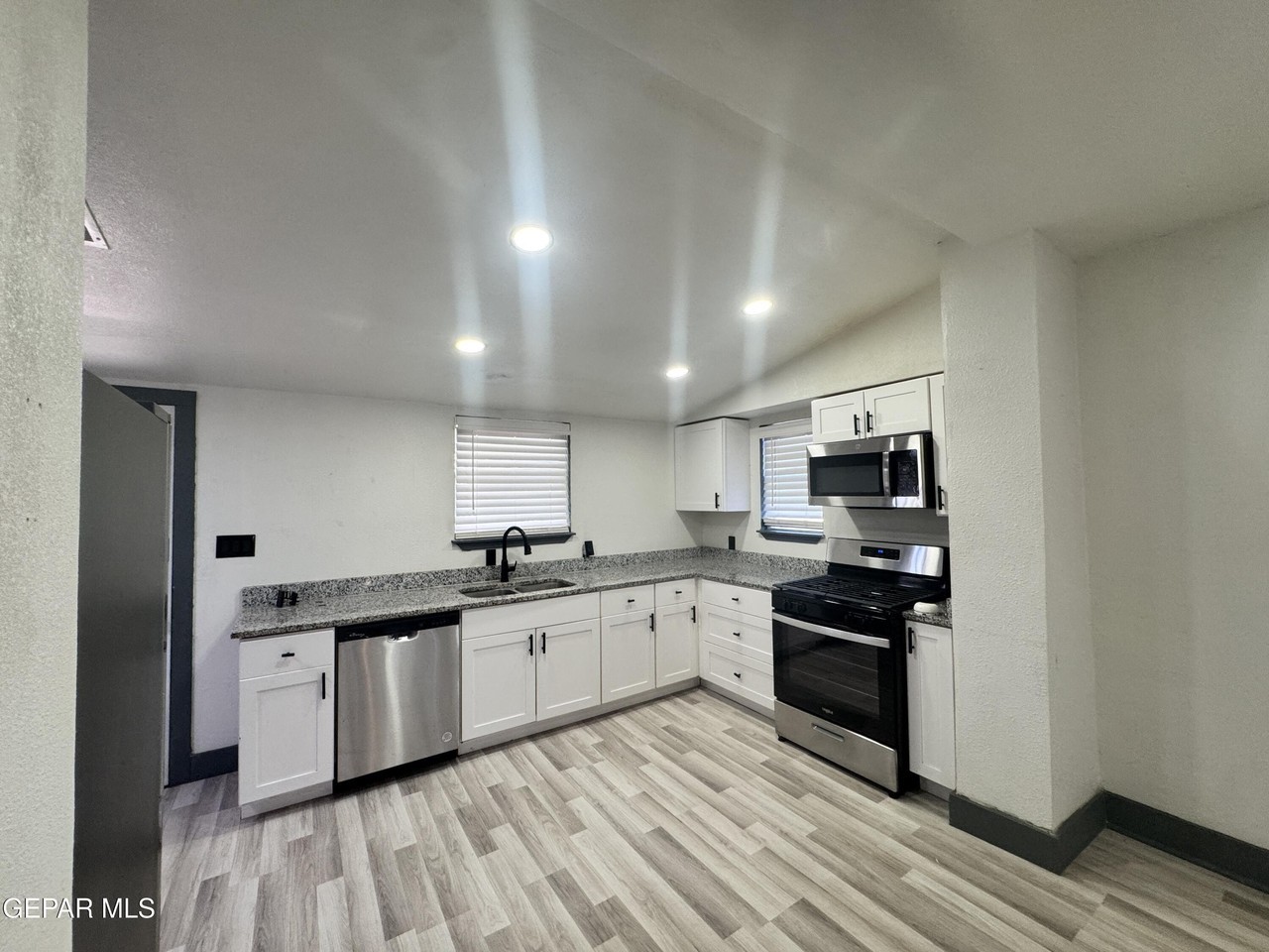 3800 Altura Ave - Photo 3 of 14