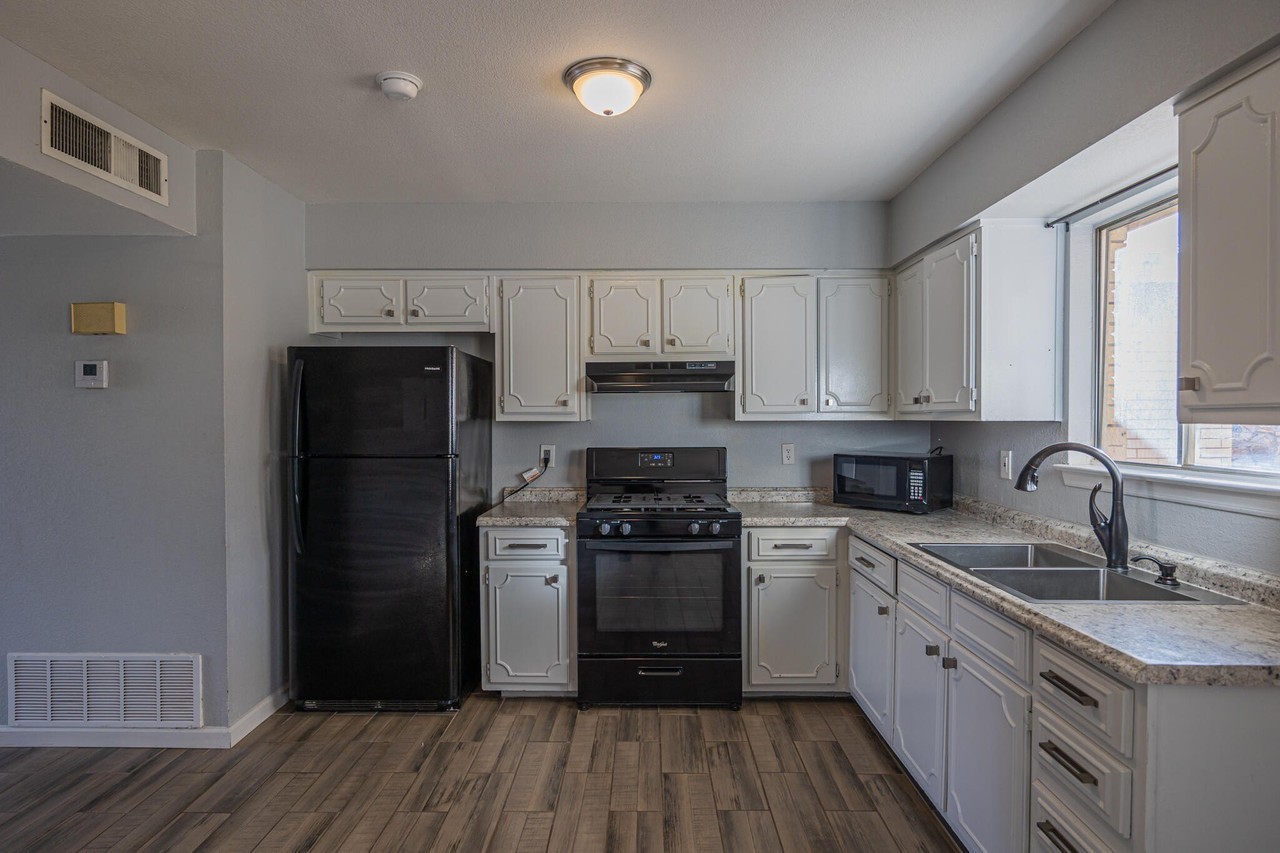 2203 Pacheco Dr - Photo 5 of 16