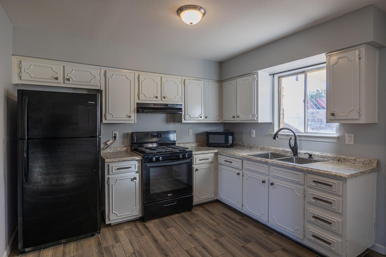 2203 Pacheco Dr - Photo 6 of 16