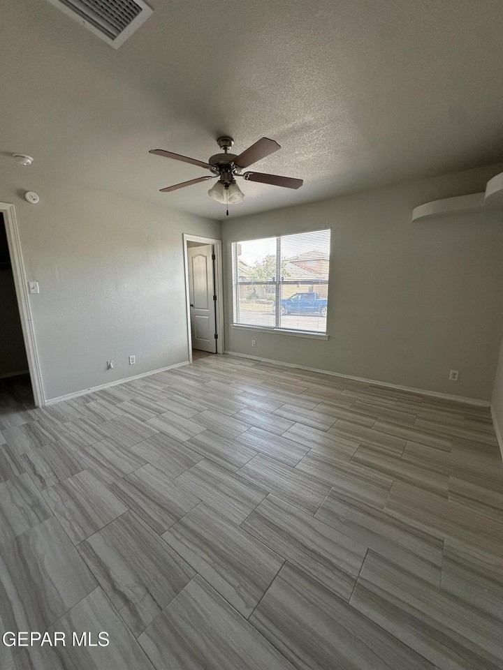4025 Hueco Valley Dr - Photo 2 of 14