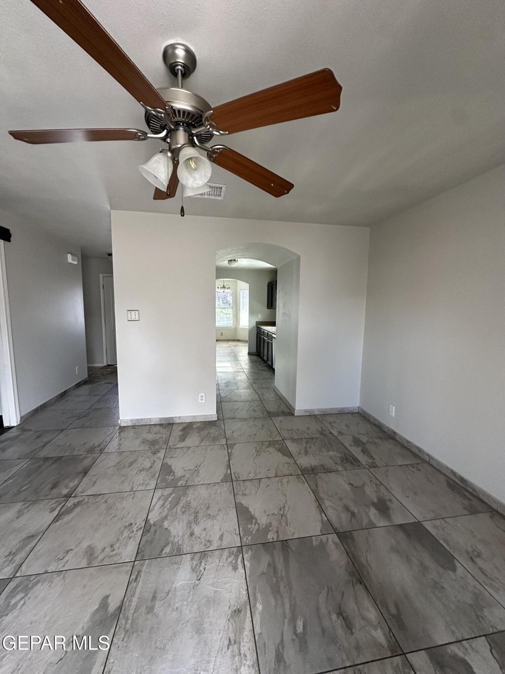 4025 Hueco Valley Dr - Photo 5 of 14