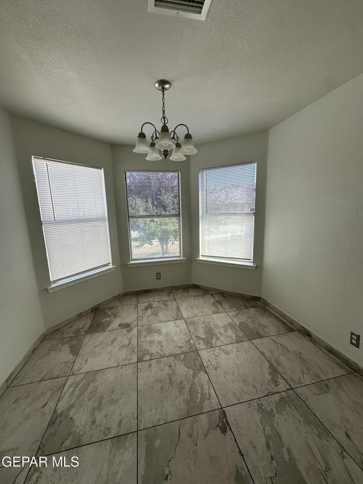 4025 Hueco Valley Dr - Photo 6 of 14
