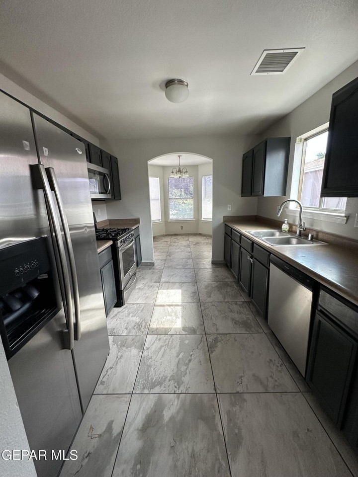 4025 Hueco Valley Dr - Photo 7 of 14