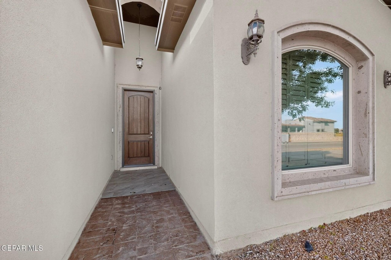 13082 Cozy Cove Ave - Photo 4 of 37