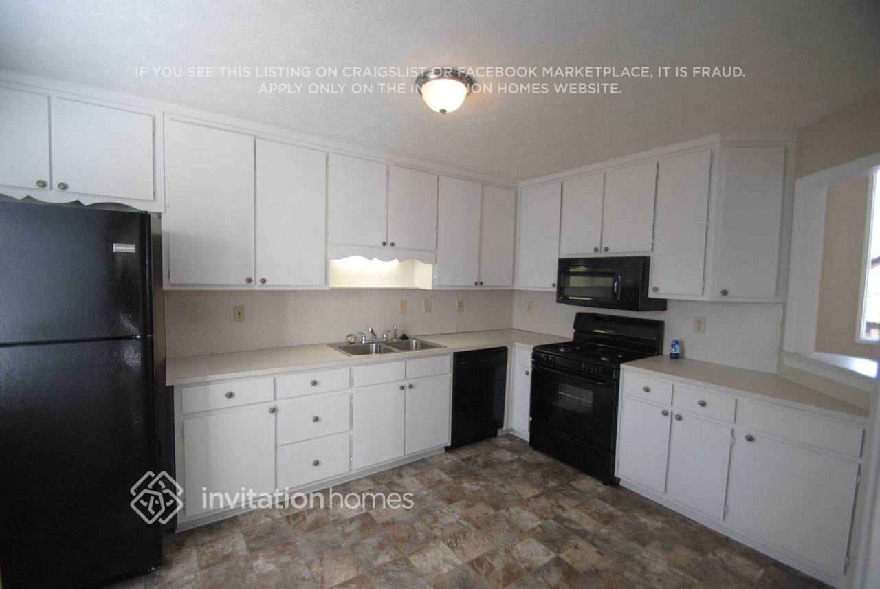 520 Canterbury Ln - Photo 3 of 9