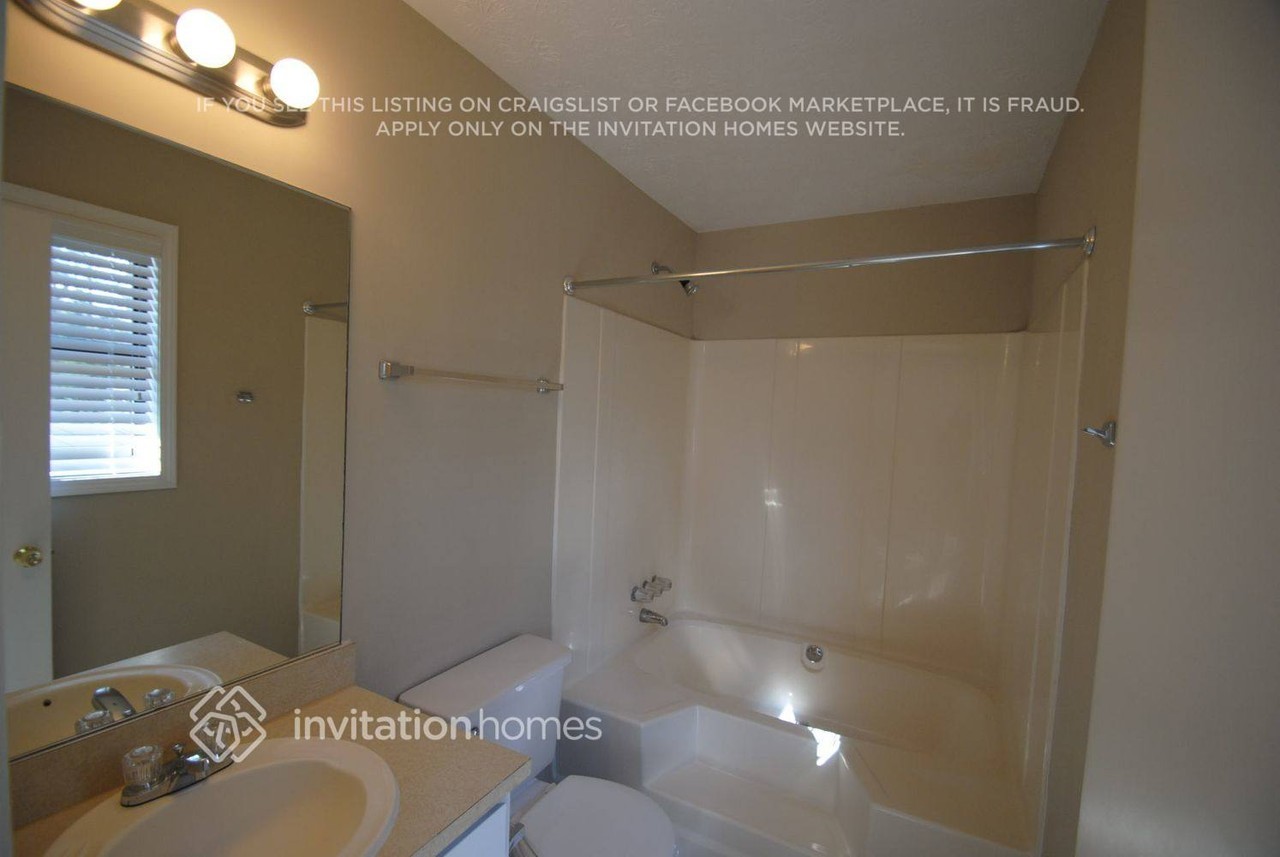 520 Canterbury Ln - Photo 7 of 9