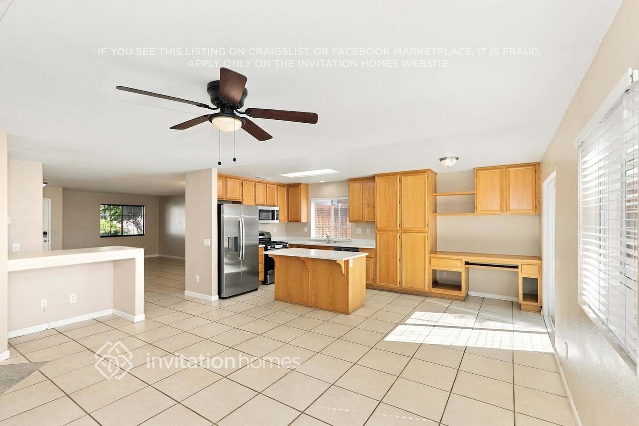 781 Hillview St - Photo 6 of 17