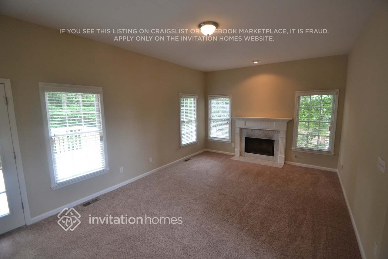 7401 Bayside Trl - Photo 2 of 7