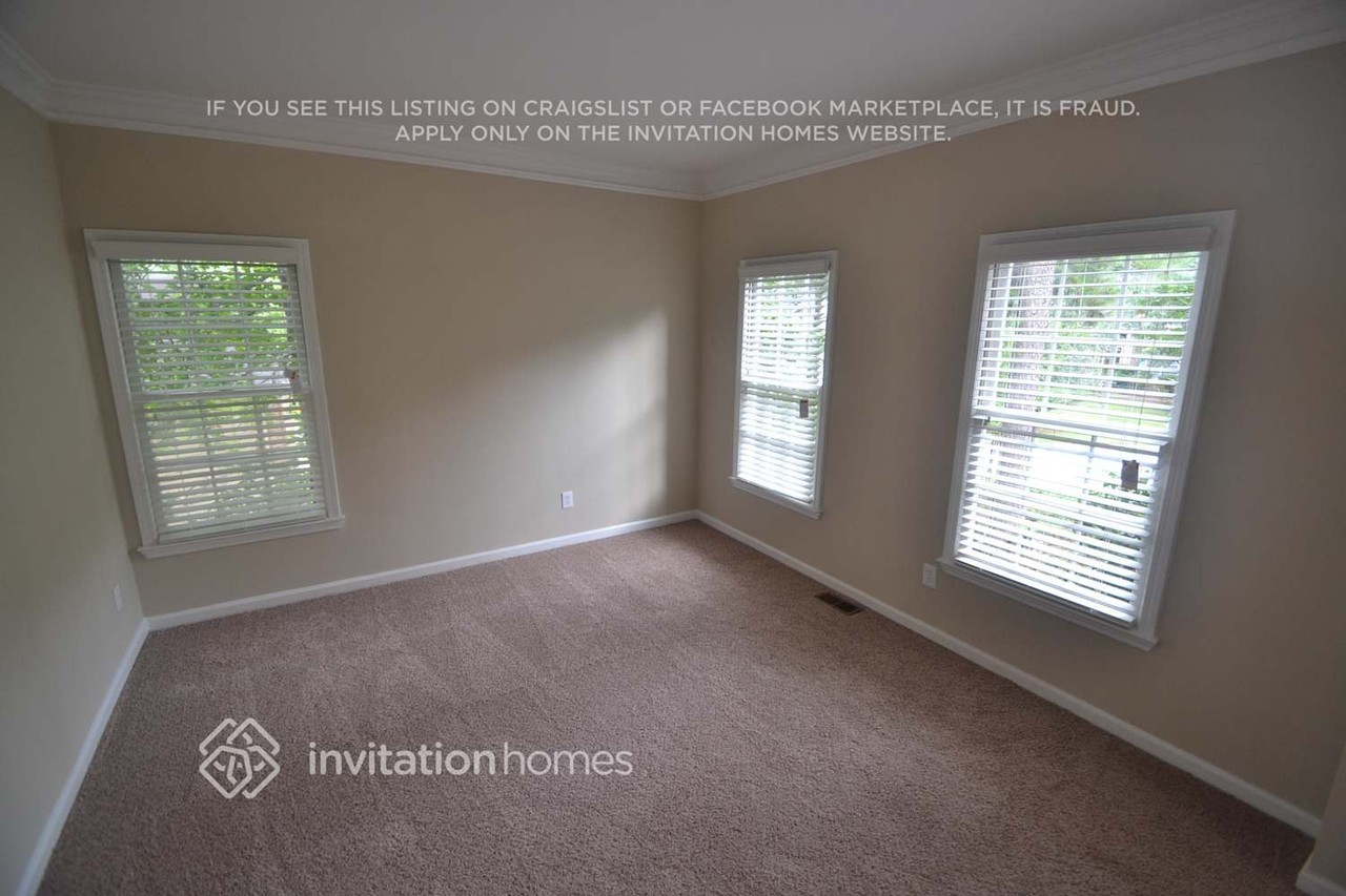 7401 Bayside Trl - Photo 3 of 7