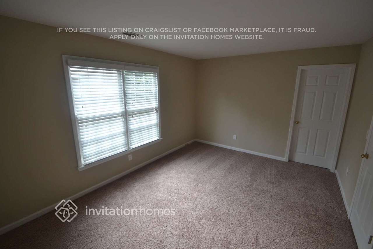 7401 Bayside Trl - Photo 4 of 7