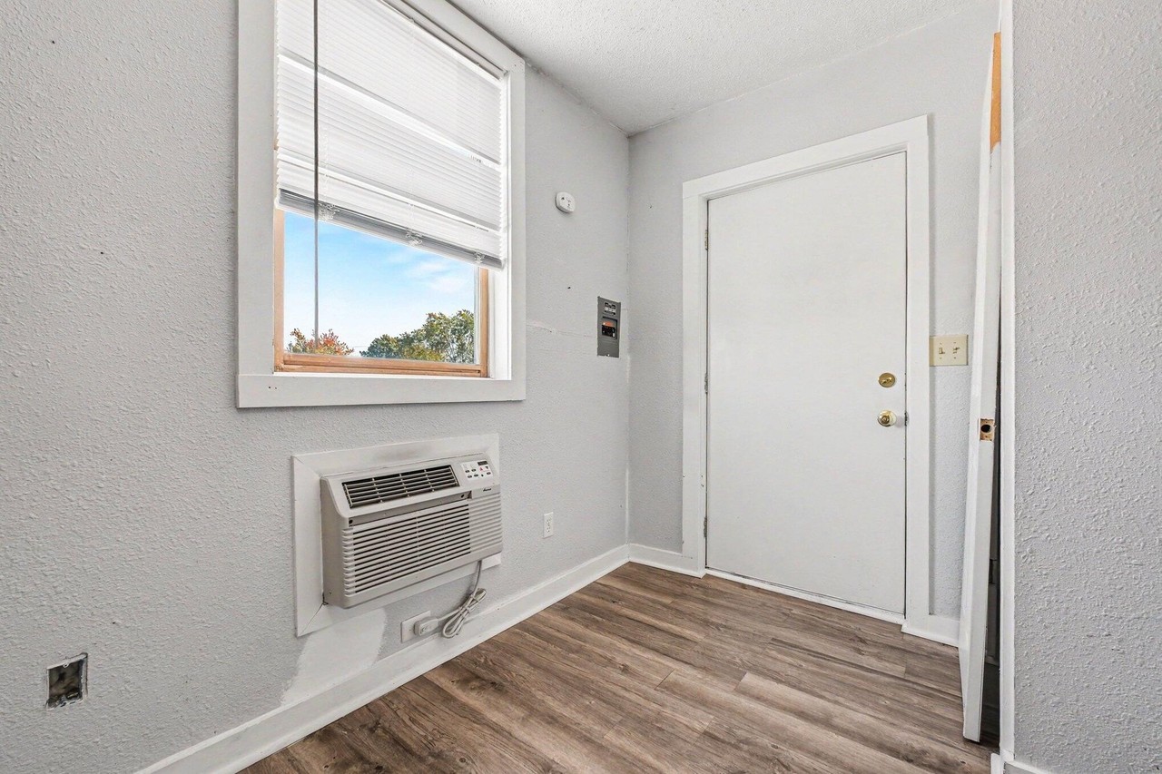 228 W Barker Ave #D - Photo 7 of 12