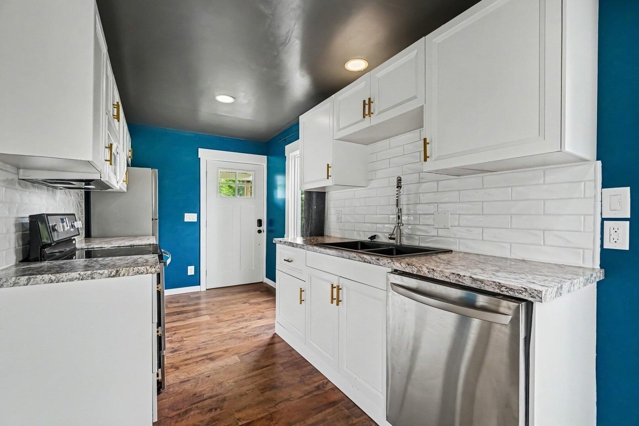 2208 Ramona Ave - Photo 4 of 13