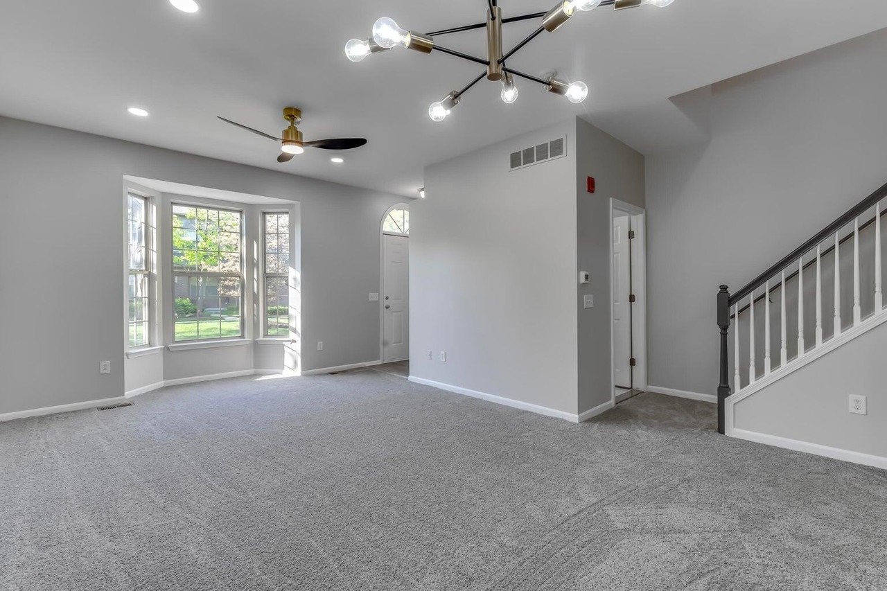 41280 Maplewood Dr - Photo 3 of 16