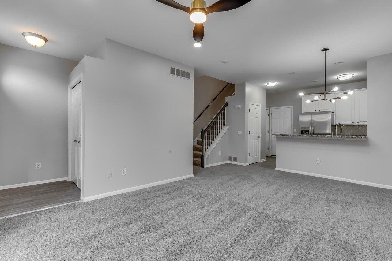 41280 Maplewood Dr - Photo 4 of 16