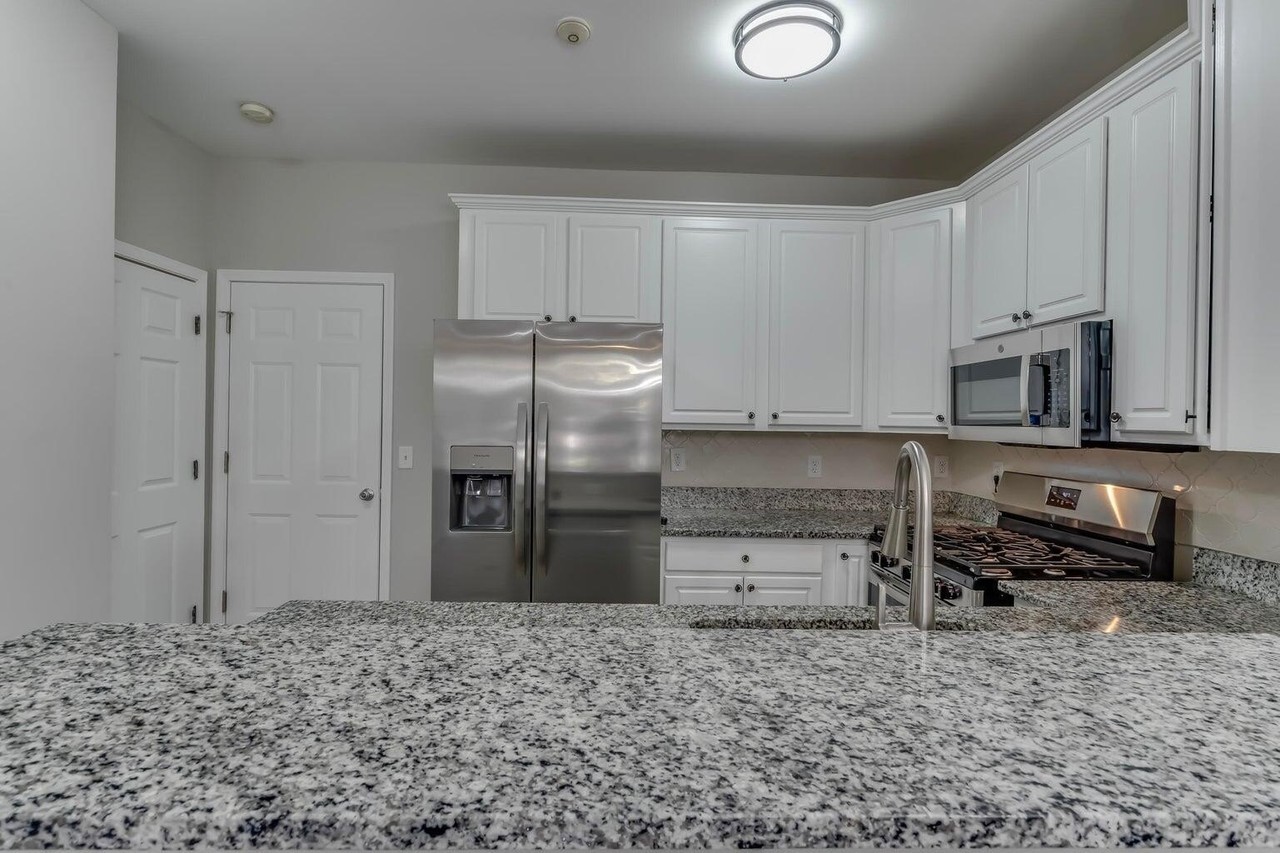 41280 Maplewood Dr - Photo 6 of 16