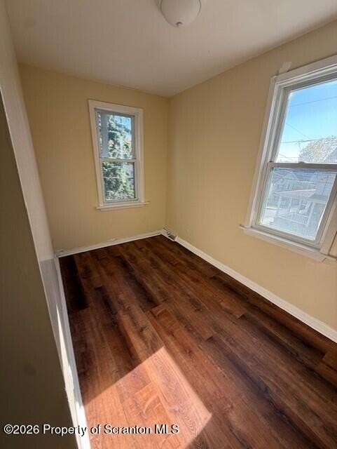 302 N Bromley Ave - Photo 3 of 7