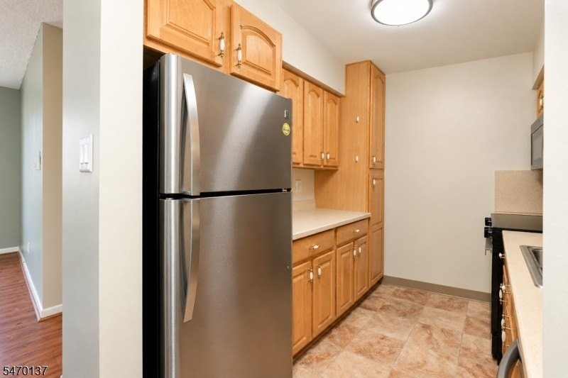 731733 Belleville Ave - Photo 4 of 21
